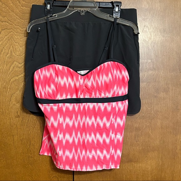 tek gear Other - NWT Tek Gear grey swim skort w/zippered side pockets & elastic waist L bonus top